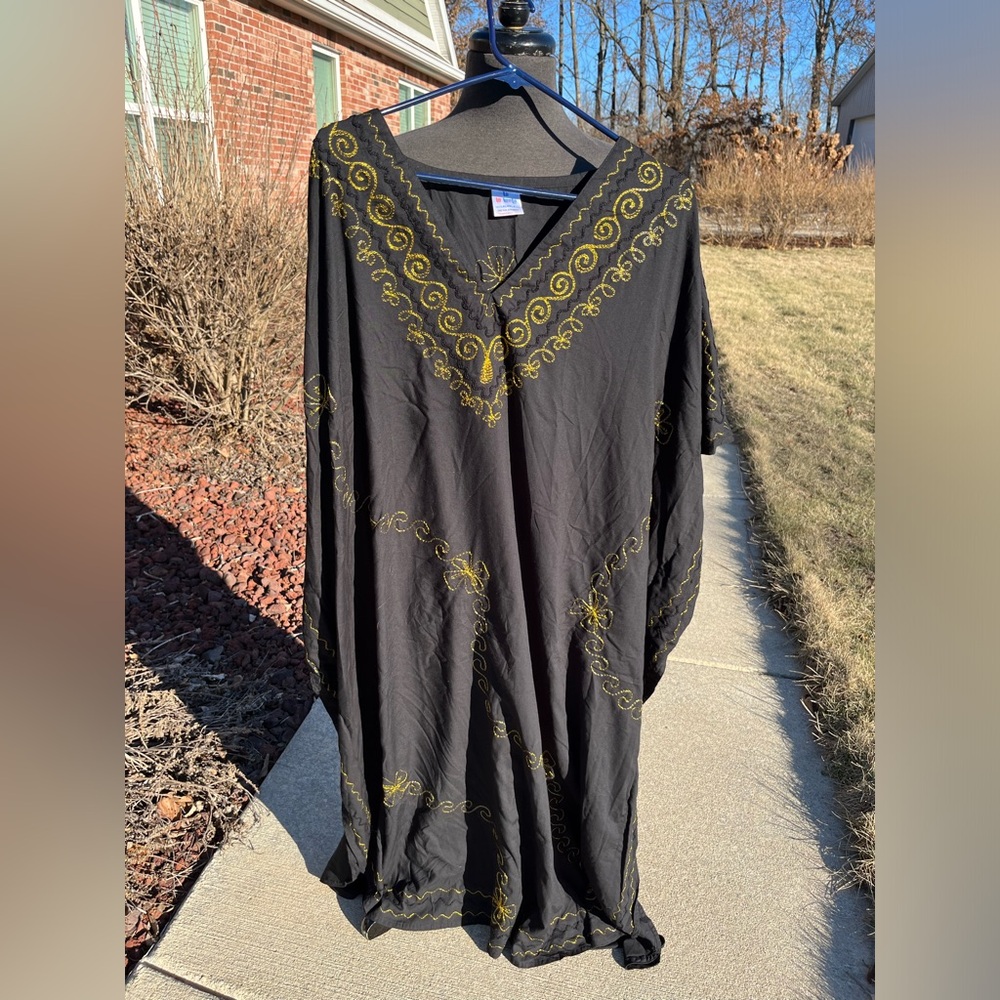 La Leela Miami one size black and gold caftan